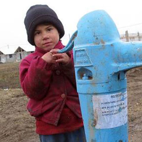 Sărăcia din România va creşte în acest an, afectând 7,4% din populaţie, estimează Banca Mondială