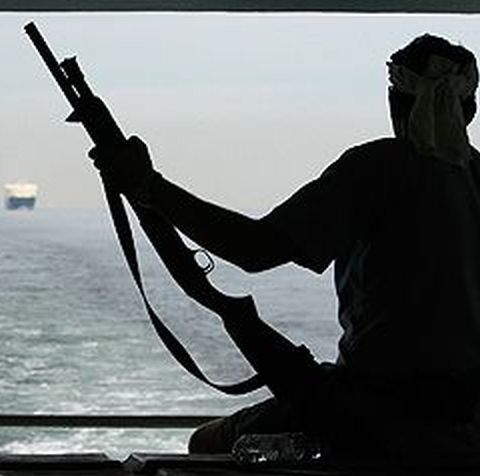 Piraţii somalezi au eliberat nava MV Victoria cu 11 marinari români la bord