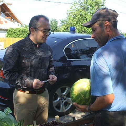 Boc a cumpărat de la ţărani fructe şi porumb pentru a-i servi pe miniştri în şedinţa de Guvern