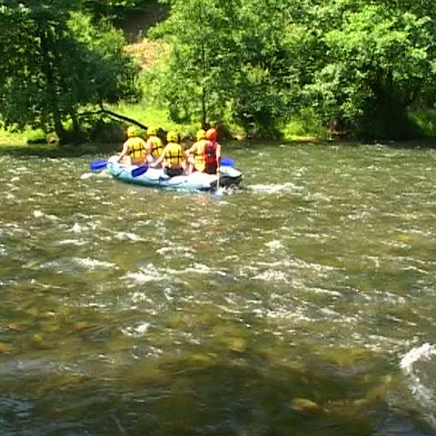 Pentru a scăpa de stresul cotidian, turiştii practică sporturi extreme 