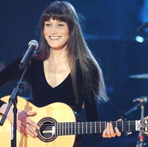 Carla Bruni i-a cântat lui Nelson Mandela la New York sub privirile fericite ale soţului ei