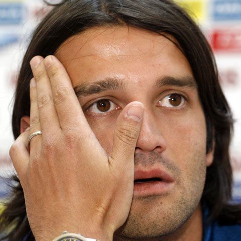 Ameninţare cu bomba la hotelul unde s-a cazat Chivu