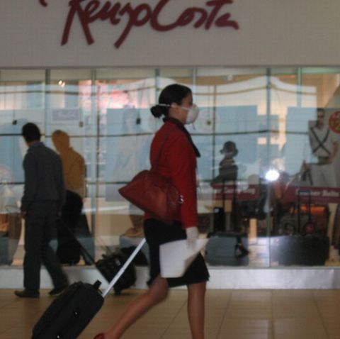 Pasagerii care prezintă simptome de gripă nouă vor fi opriţi să urce în avion în Marea Britanie