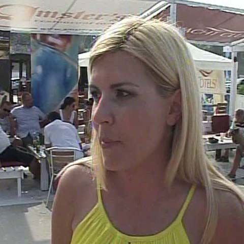 Elena Udrea a fost dezamăgită de mizeria de pe litoral