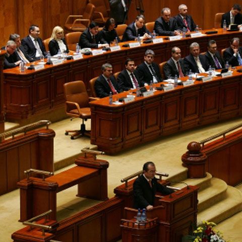 Coaliţia a dezbătut luni măsurile anticriză