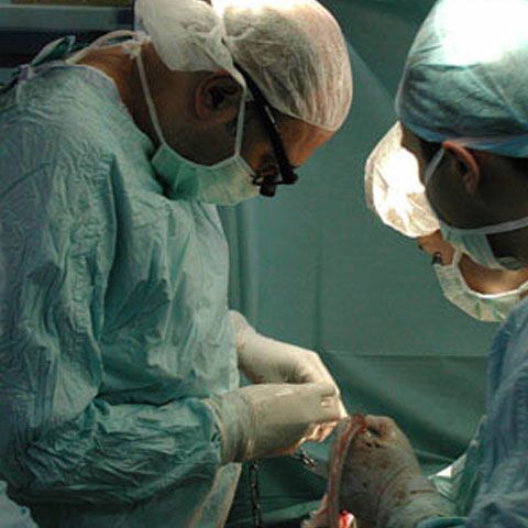 Intervenţie medicală în premieră pentru România, bazată pe chirurgie asistată robotic