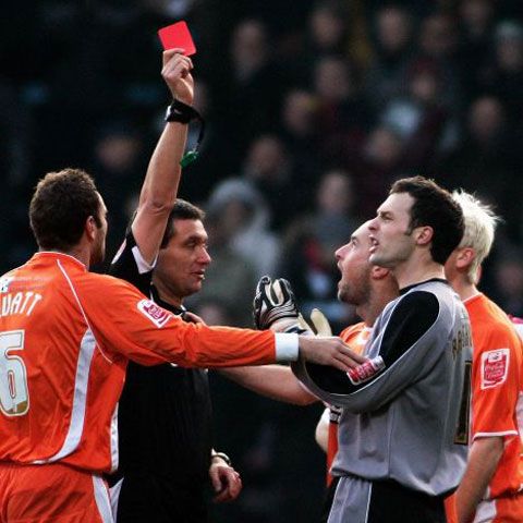Un debutant pe lista FIFA arbitrează Ujpest-Steaua