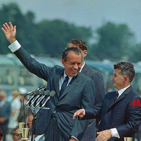 Presa germană: Un steag al Republicii Socialiste România a ajuns pe Lună