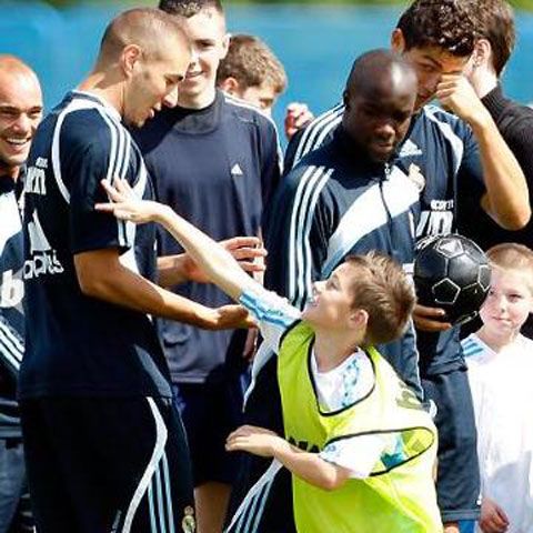 VIDEO / Vezi debutul lui Ronaldo la Real. Benzema, decisiv pentru "galactici", în primul amical din perioada de pregătire