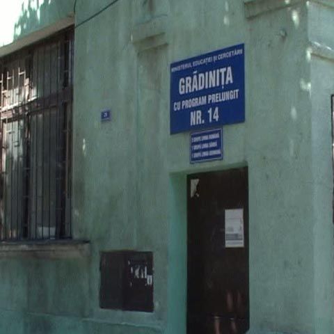 Fără bani pentru reparaţiile unei grădiniţe. Vezi aici condiţiile în care sunt obligaţi să înveţe copiii