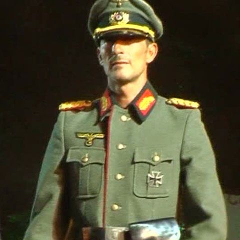 Gestul lui Mazăre de a purta uniforma unui ofiţer german a şocat presa din întreaga lume