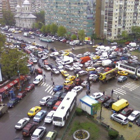 Edilii Capitalei cheltuiesc 450.000 de euro pentru a afla unde să pună indicatoare rutiere