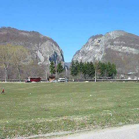 Cercetaşii gorjeni vor ecologiza zona Polovragi