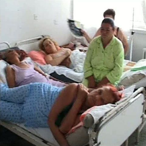 Bolnavii stau câte doi în pat la Spitalul de Urgenţă Ploieşti