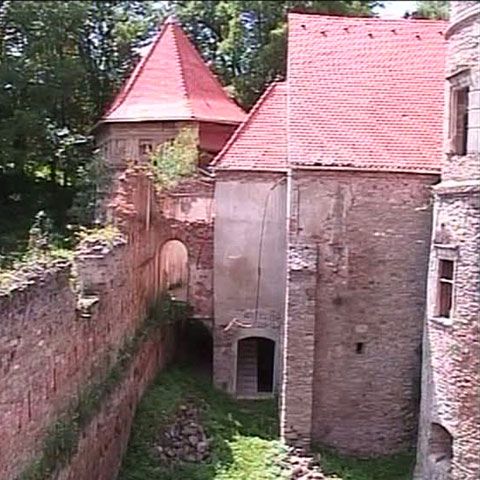 Castelul Bethlen din judeţul Mureş, acum o ruină, este o tolbă plină de poveşti
