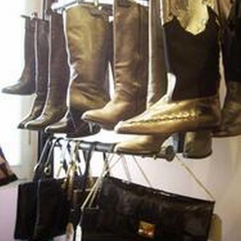 Haine şi accesorii unicat la Târgul Vintage