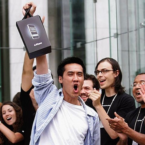 Profitul Apple din al treilea trimestru fiscal a depăşit estimările, datorită cererii pentru iPhone