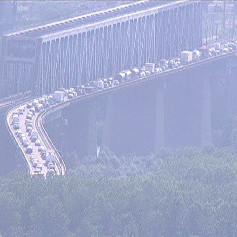 Circulaţia pe A2 a fost reluată, după ce un TIR răsturnat a blocat circulaţia timp de peste o oră