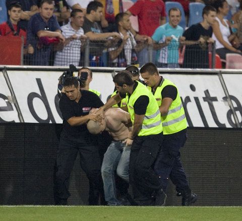 Steaua şi Ujpest riscă o suspendare de un an din partea UEFA