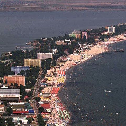 Turiştii de pe litoral şi de la munte au parte de temperaturi ridicate în aceste zile