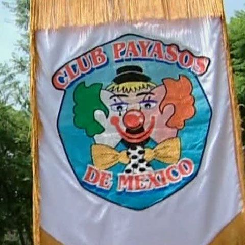 Sute de clovni mexicani se roagă pentru sprijin şi spor în afaceri