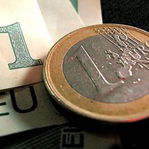 Cursul de referinţă coboară din nou nesemnificativ, cu 0,07% până la 4,2325 lei/euro