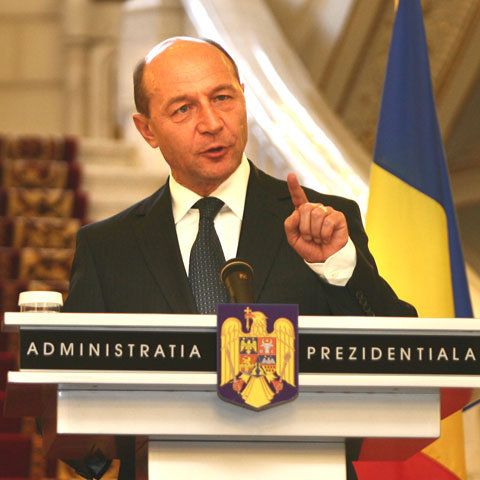 Băsescu spune că presa are câtă libertate îşi ia şi că el nu a intervenit niciodată pe lângă jurnalişti