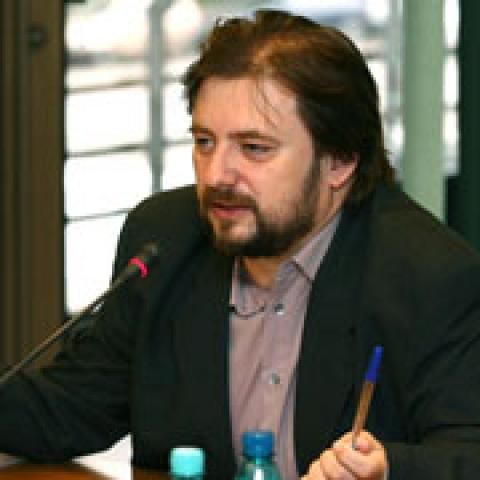 Pârvulescu: Anumiţi jurnalişti primesc bani de la diferite autorităţi publice pentru a fi mai drăguţi