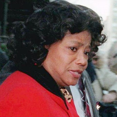 Michael Jackson a fost lăsat să moară de către medic, susţine mama megastarului