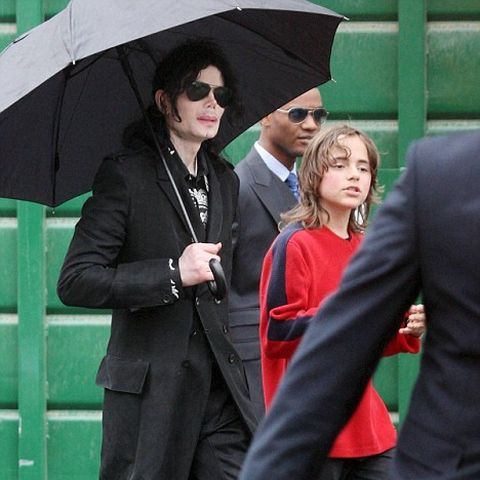 Fiul cel mare al lui Michael Jackson, obligat să-şi vadă tatăl murind