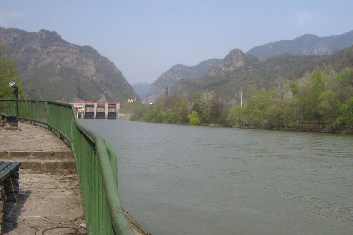 Valea Oltului, Valea Lotrului