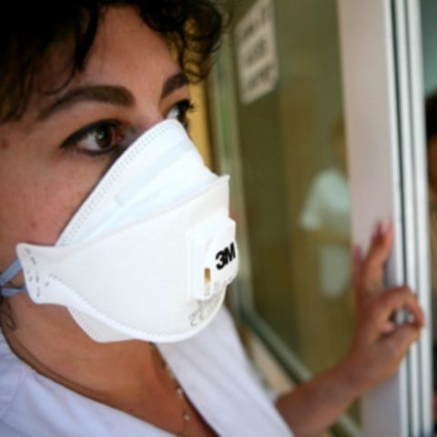 17 studenţi şi un profesor au fost depistaţi cu noua gripă la Braşov