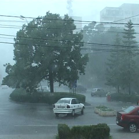 Vremea se răcoreşte şi sunt aşteptate furtuni. Vezi prognoza meteo pentru următoarele zile