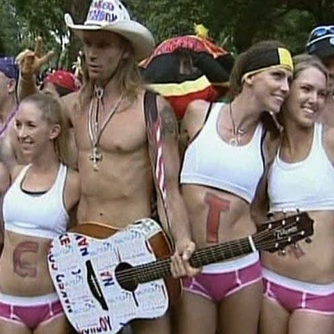 500 de oameni în lenjerie intimă au alergat în "Central Park", într-un maraton inedit!