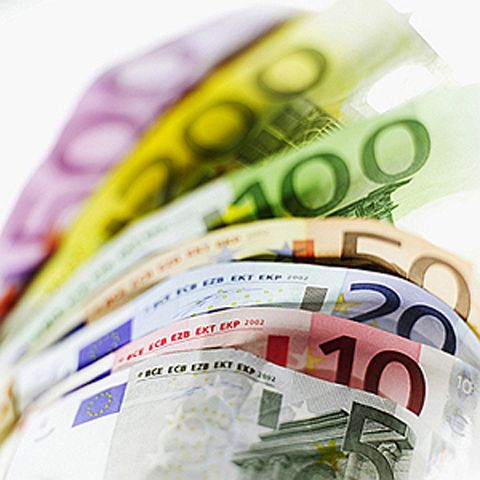 România a primit vineri prima tranşă, de 1,5 miliarde euro, din împrumutul de la Comisia Europeană