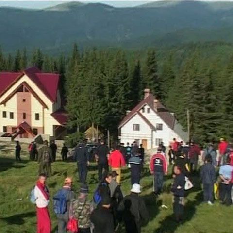 Peste 100 de persoane au reluat căutările în cazul copilului dispărut la Rânca