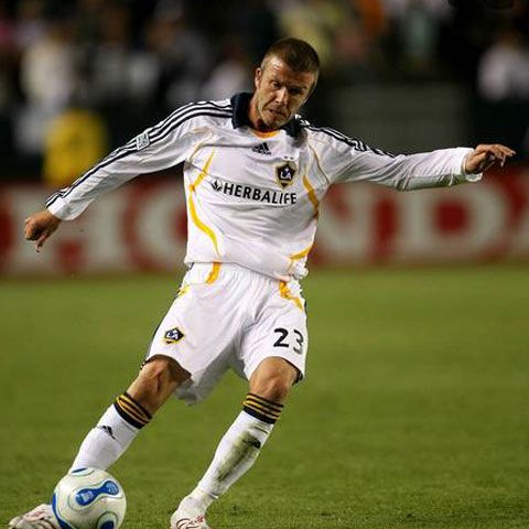 Un suporter către Beckham: Soţia ta este o adevărată ruşine!