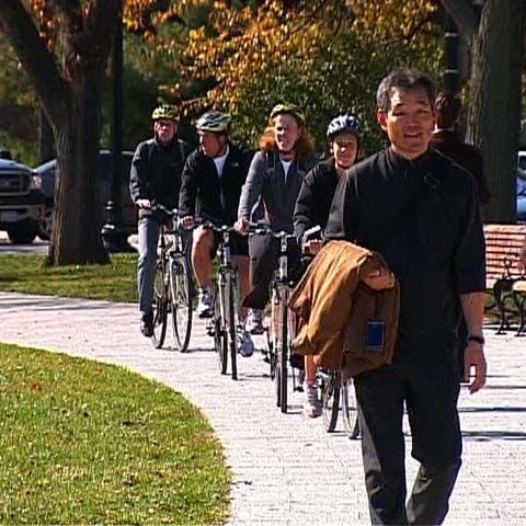 Americanii schimbă maşina cu bicicleta pentru a face economii