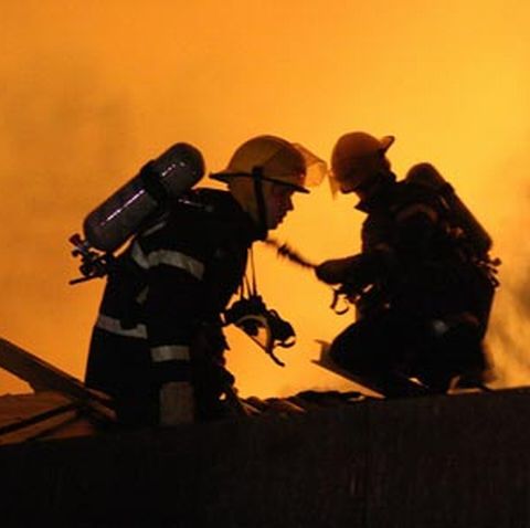 Doi pompieri voluntari sunt acuzaţi că au declanşat incendii în Corsica 