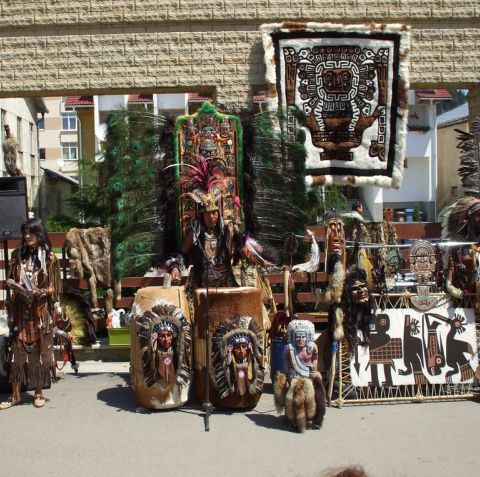 Bucureştenii iau contact cu tradiţiile populare la Târgul Meşteşugarilor