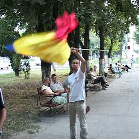 Studenţii moldoveni din România au spus că au fost ameninţaţi şi sfătuiţi să voteze "cu cine trebuie"