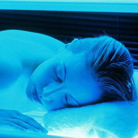 Se bănuia, dar acum se ştie sigur: bronzatul la solar poate produce cancer
