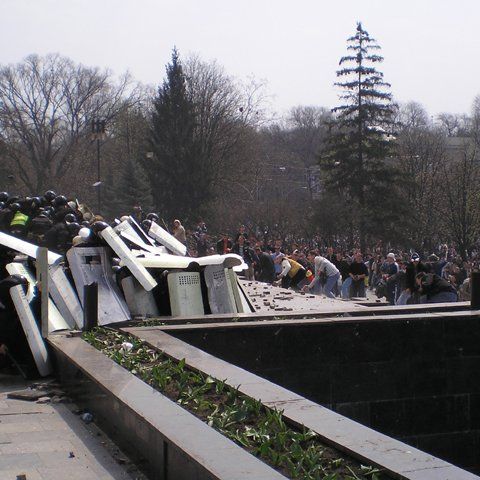 Familia lui Valeriu Boboc, tânărul ucis în timpul protestelor de la Chişinău, a mers la vot miercuri