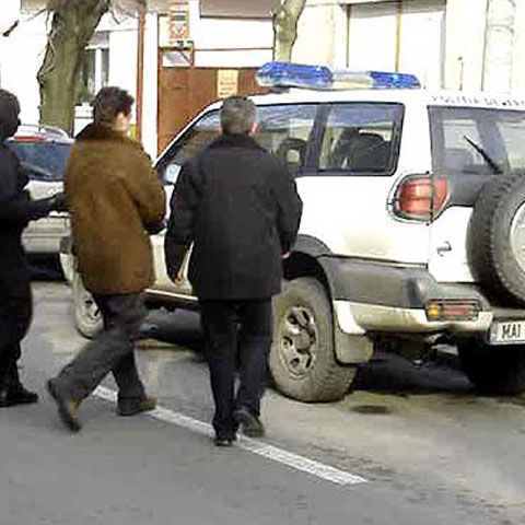 Un ofiţer al Poliţiei Rutiere din Alba, trimis în judecată de DNA pentru trafic de influenţă