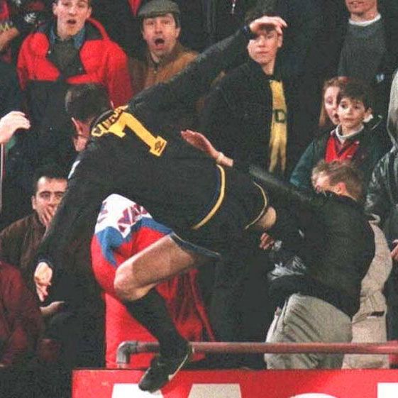 VIDEO / Top 5 "băieţi răi" pe terenul de fotbal