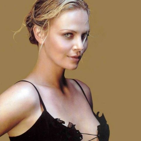 Charlize Theron va produce un film despre drepturile femeilor din Orientul Mijlociu