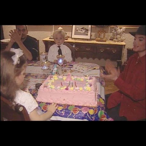 Imagini incredibile cu Michael Jackson şi copiii săi - VIDEO