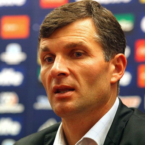 Sabău: Trebuie să ţin jucătorii cu picioarele pe pământ, Şahtior rămâne favorită