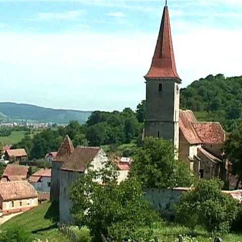 Una dintre cele mai mari biserici catolice din Transilvania se află la Dumbrăveni