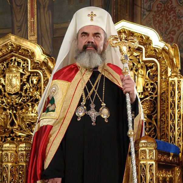 Limuzină de fiţe pentru Patriarhul Daniel